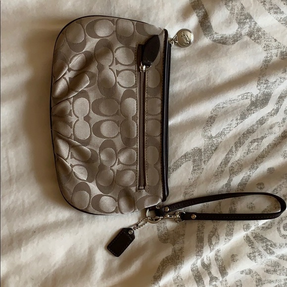 Classic Coach Wristlet 💛 - Picture 2 of 4